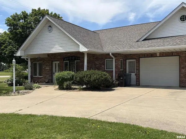 101A 6TH ST #A, Roanoke, IL 61561