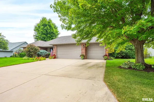 1920 SUSAN HOPE DR, Pekin, IL 61554