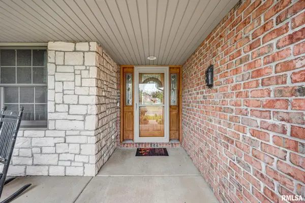 1920 SUSAN HOPE DR, Pekin, IL 61554