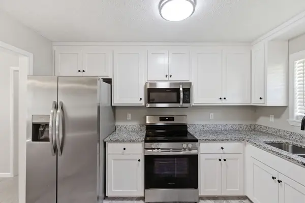 1040 Rebecca Dr, Burns, TN 37029