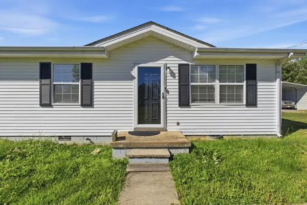 1040 Rebecca Dr, Burns, TN 37029