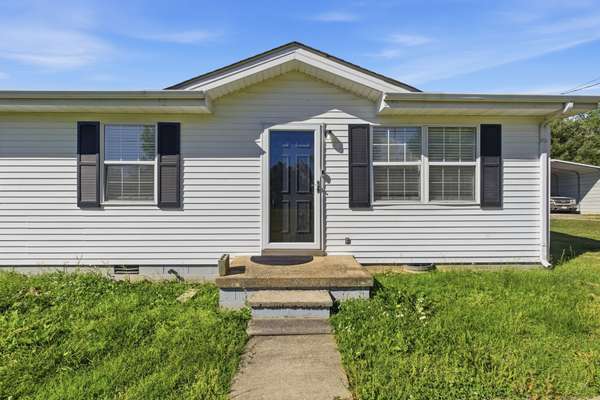 1040 Rebecca Dr, Burns, TN 37029