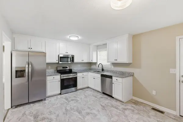 1040 Rebecca Dr, Burns, TN 37029
