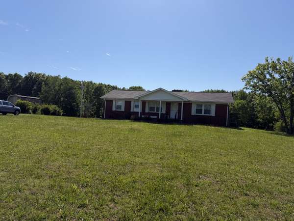 2276 S Mount Pleasant Rd, Greenbrier, TN 37073