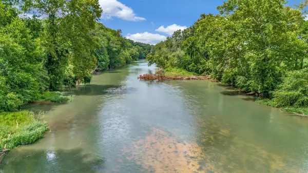 1076 Hwy 13 North, Lobelville, TN 37097