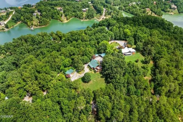 2452 Skyview Way, Dandridge, TN 37725