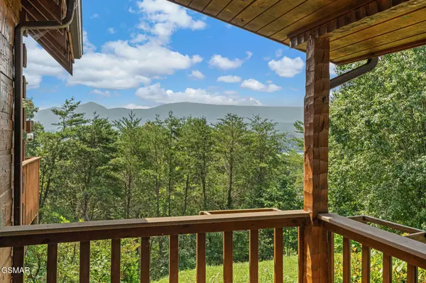 2452 Skyview Way, Dandridge, TN 37725