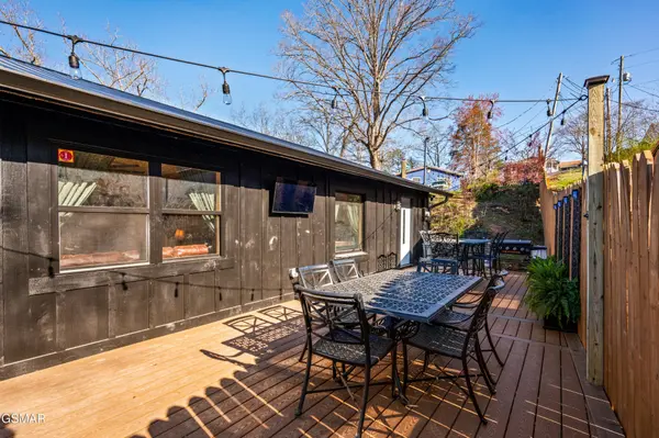311 Indian Knob Circle, Pigeon Forge, TN 37863