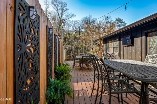 311 Indian Knob Circle, Pigeon Forge, TN 37863