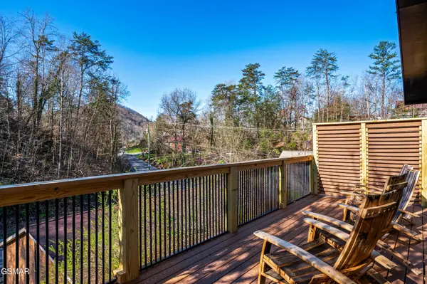 311 Indian Knob Circle, Pigeon Forge, TN 37863