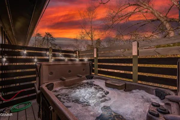 311 Indian Knob Circle, Pigeon Forge, TN 37863