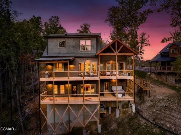 2438 Coopers Hawk Way, Sevierville, TN 37862