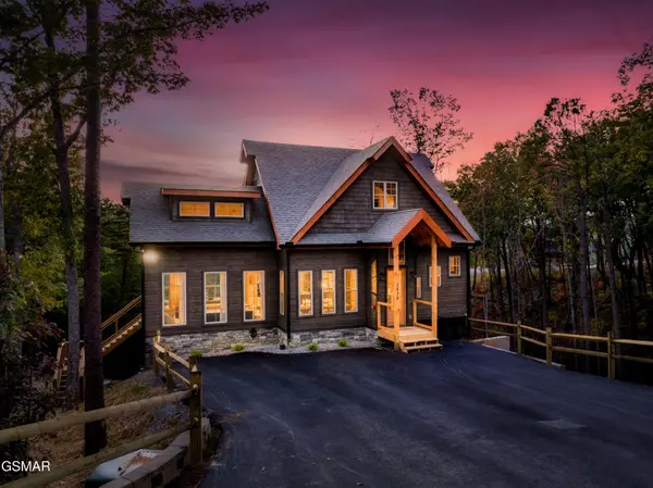 2438 Coopers Hawk Way, Sevierville, TN 37862