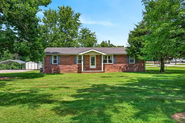 627 Baker Dr, Lafayette, TN 37083