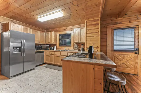 526 Blackberry Ridge Way, Pigeon Forge, TN 37863