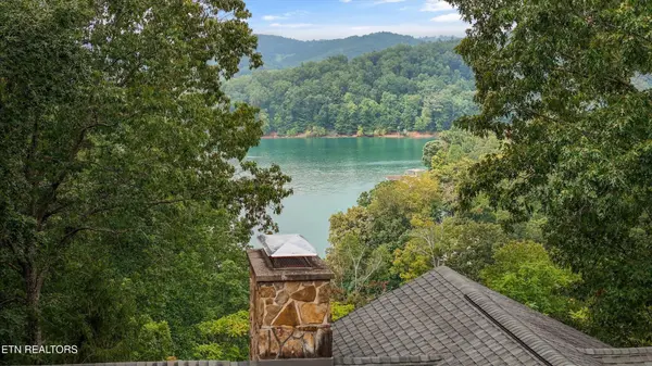1186 Deerfield Way, La Follette, TN 37766