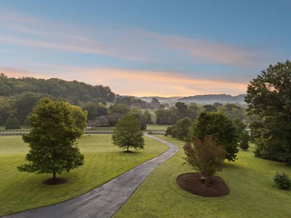 3635 Bear Creek Ln, Thompsons Station, TN 37179
