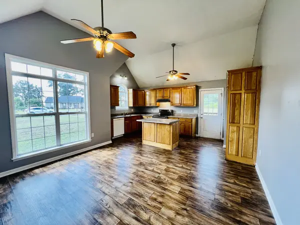 33 Long Meadow Dr, Fayetteville, TN 37334