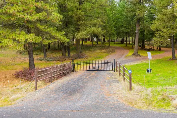 7001 E Chattaroy Rd, Chattaroy, WA 99003
