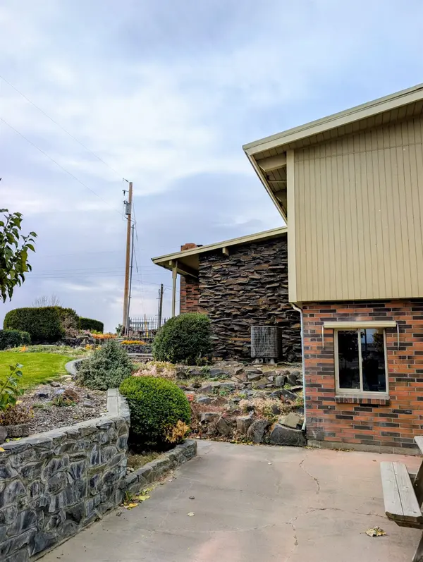 2175 W McManamon Rd, Other, WA 99344