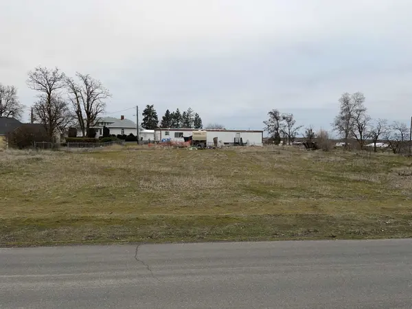 718 W 1st St, Sprague, WA 99032
