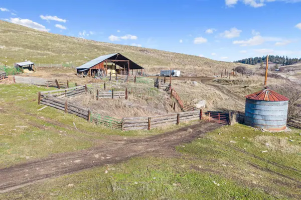 2697 Bridgeman-Rettiger Rd, Kettle Falls, WA 99141