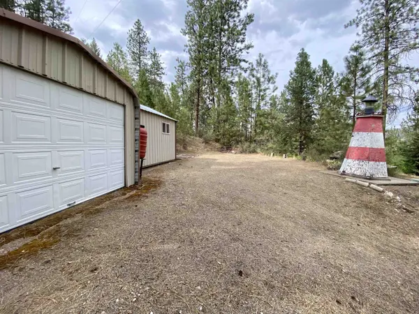 42078 N Porcupine Bay Rd, Davenport, WA 99122