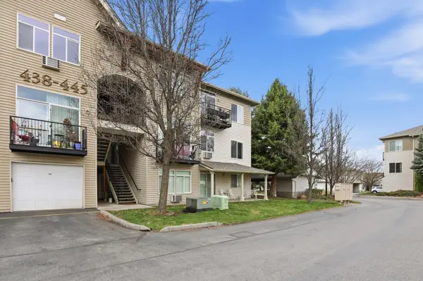 22855 E Country Vista Dr #438, Liberty Lake, WA 99019