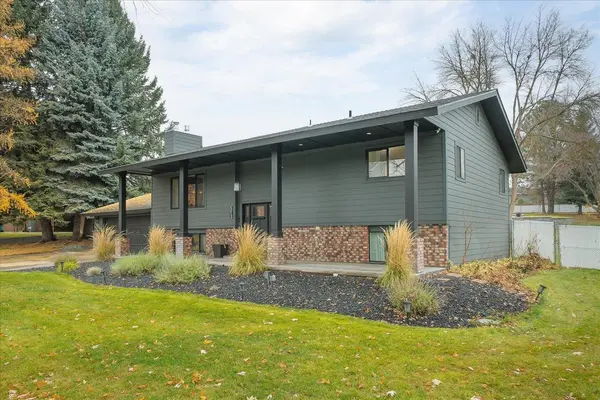 513 E Silver Pines Ct, Colbert, WA 99005