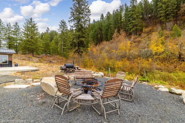 8 Camden Rd, Elk, WA 99009