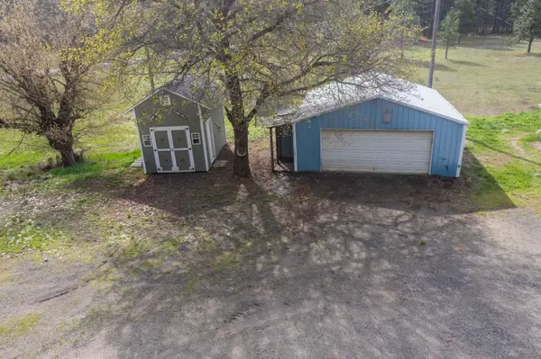 27509 N Perry Rd, Chattaroy, WA 99003