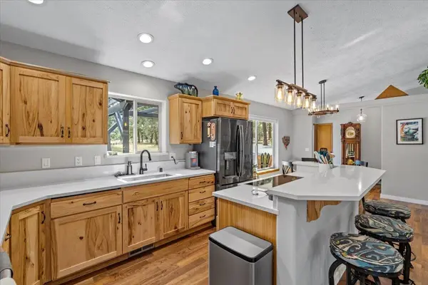 6910 N HARVARD Rd, Newman Lake, WA 99025