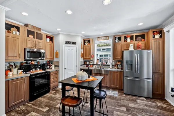 911 Driskill Rd, Newport, WA 99156