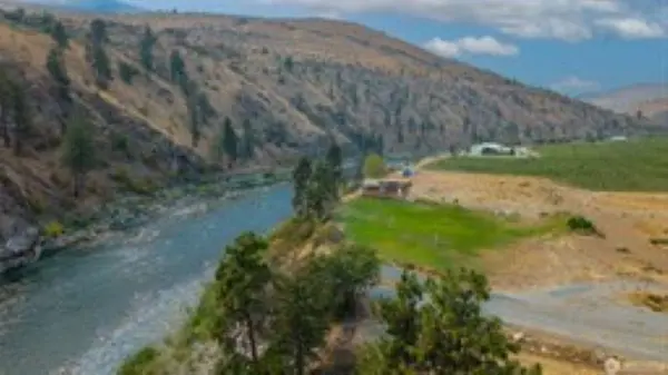 385 Hwy 153, Pateros, WA 98846