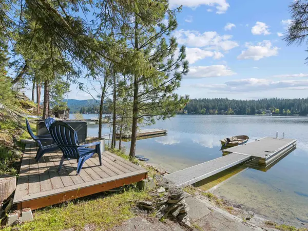 13214 N Peninsula Dr, Newman Lake, WA 99025