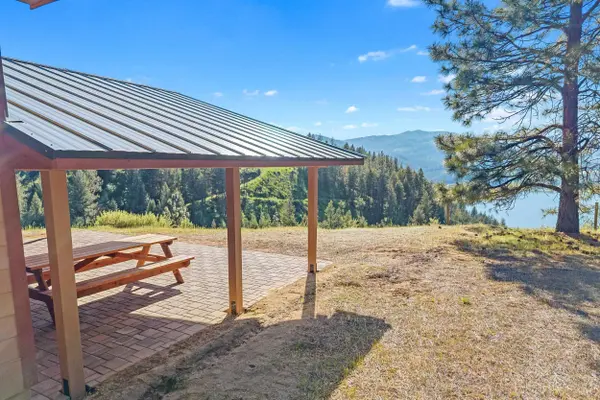 6523 Camp Naborlee Rd, Fruitland, WA 99129-9719