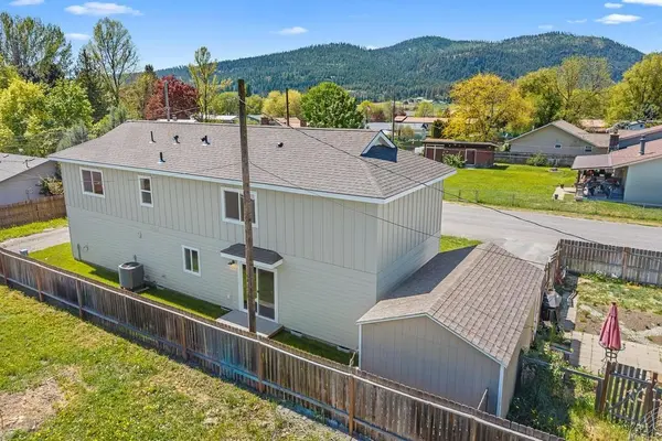 915 W Main St, Chewelah, WA 99109
