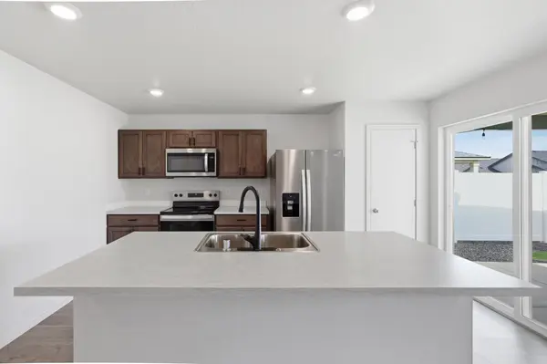 2012 E Boskoop St, Deer Park, WA 99006