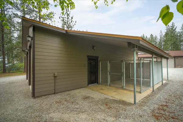 27013 E Strong Ln, Newman Lake, WA 99025