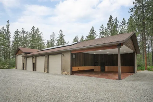 27013 E Strong Ln, Newman Lake, WA 99025