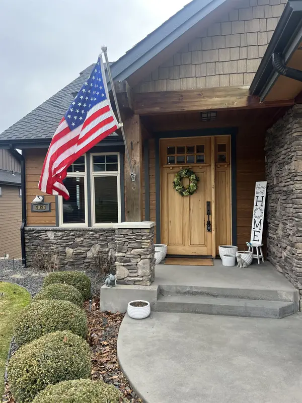8926 E Courtview Ln, Spokane, WA 99217