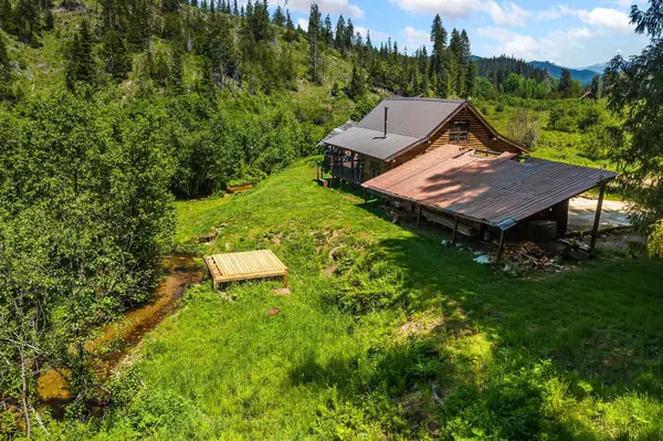 2502 Greenhood Rd, Newport, WA 99156