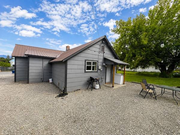 1021 S Adams St, Republic, WA 99166