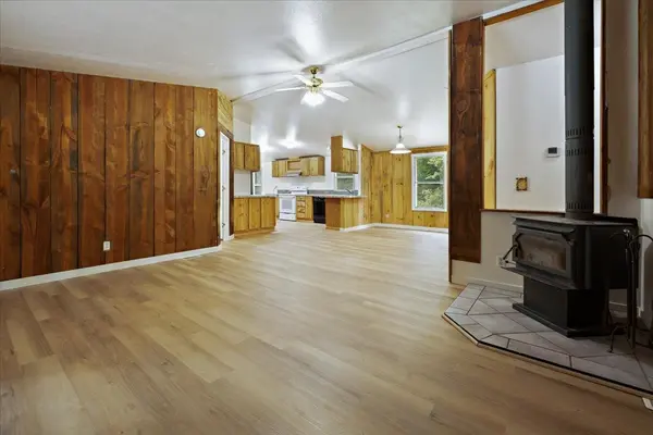 14611 Mountain View Ln, Newman Lake, WA 99025