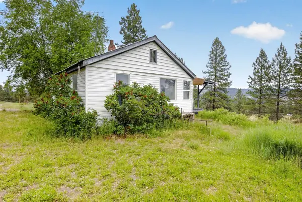 19010 N South Bank Rd, Nine Mile Falls, WA 99026