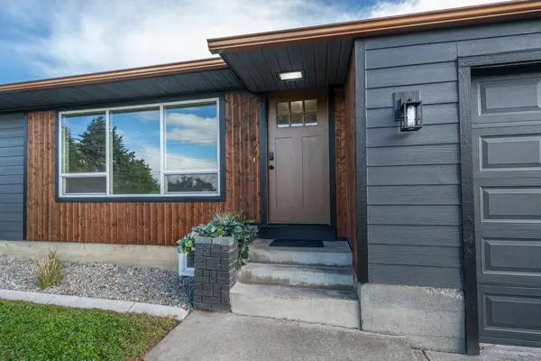 8303 E Upriver Dr, Spokane, WA 99212