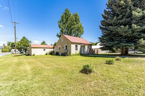 208 W Jenkins Ave, Chewelah, WA 99109