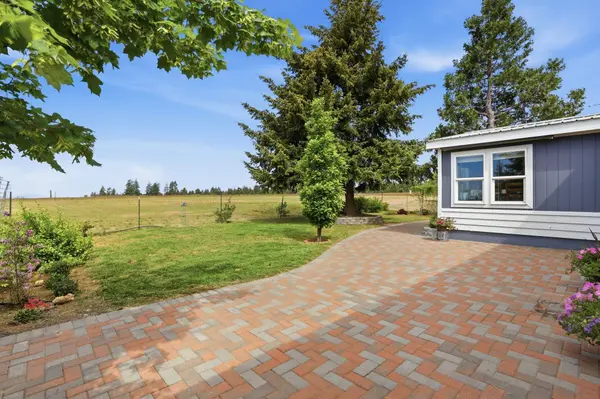 31810 N Schwachtgen Rd, Chattaroy, WA 99003