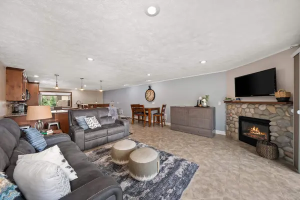 311 S Shoreline Dr #3, Liberty Lake, WA 99019