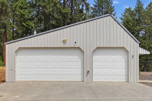 6920 N Harvard Rd, Newman Lake, WA 99025